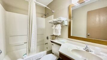 Combined shower/bathtub, free toiletries, hair dryer, towels