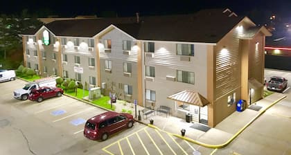 Quincy Inn and Suites