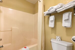 Bathtub, hair dryer - Econo Lodge Jonesboro (Jonesboro)
