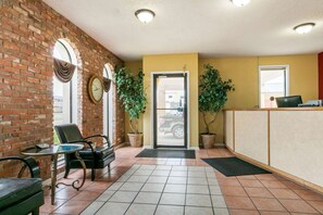 Lobby - Econo Lodge Jonesboro (Jonesboro)