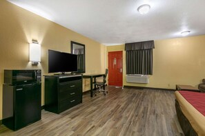 Laptop workspace, blackout curtains, soundproofing, free WiFi