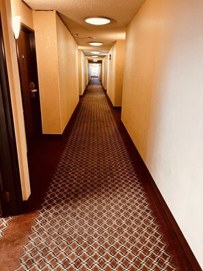 Hallway - Super 8 by Wyndham Dodge City (Dodge City)