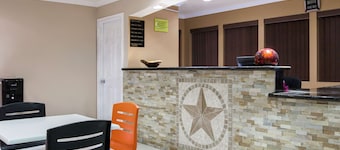 Super 8 by Wyndham Sherman