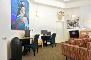 Business center - Puffin Inn of Anchorage (Anchorage)