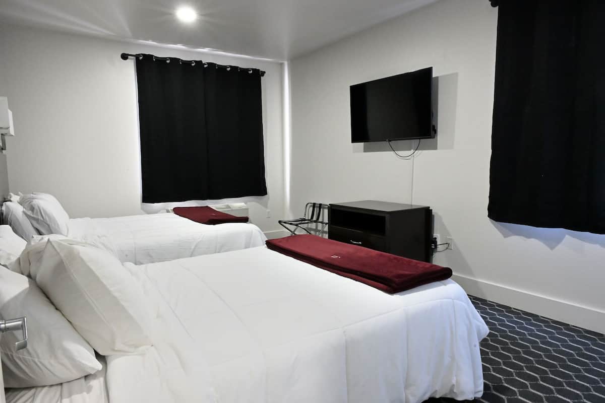 Deluxe Suite, Multiple Beds