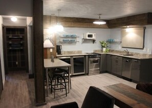 Pop Rocks Suite, 2 Bedrooms, Kitchen | Desk, soundproofing, free WiFi, bed sheets