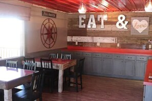 Breakfast area - Vintage Block Inn & Suites (Okoboji)