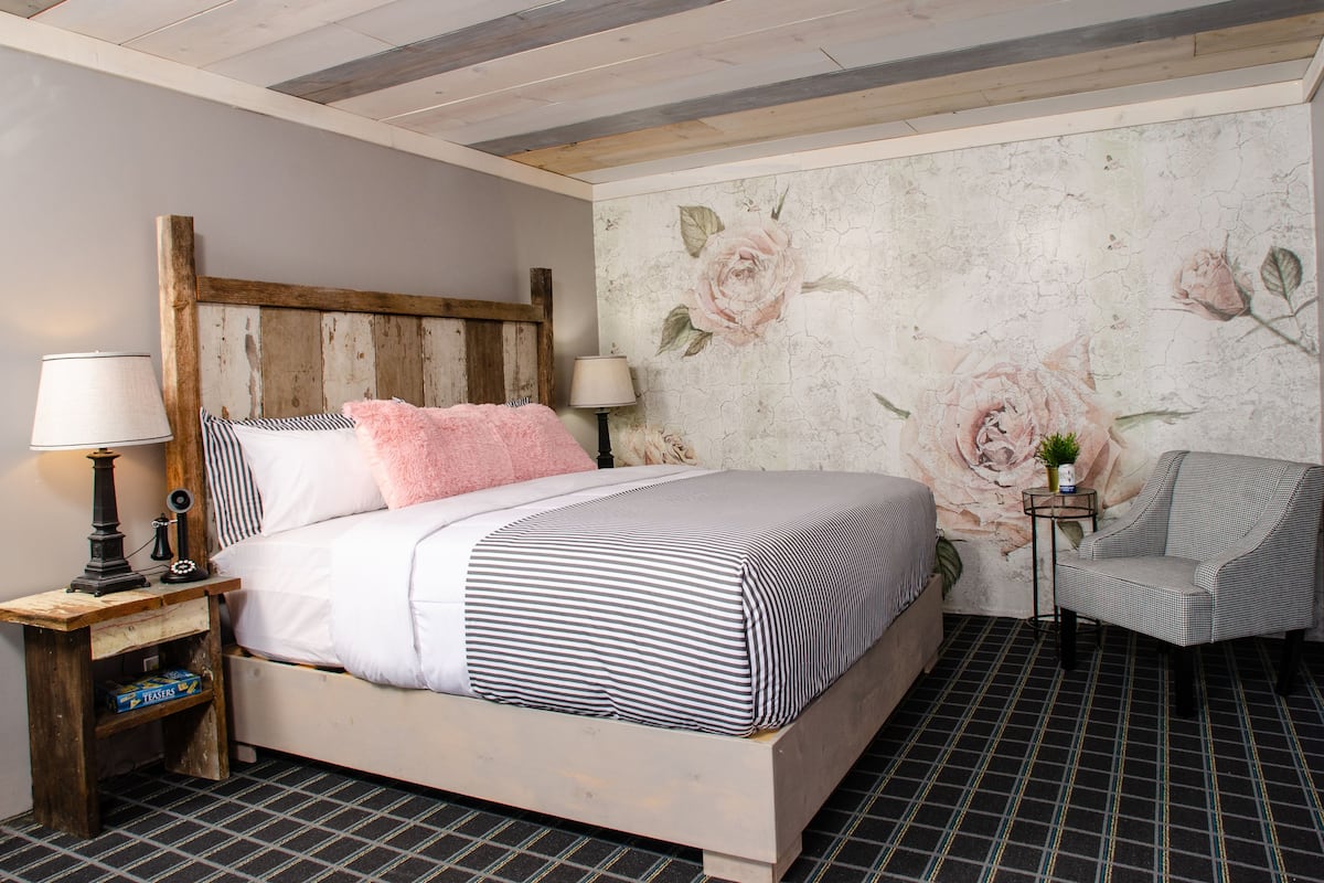 Habitación estándar, 1 cama King size, para no fumadores | Escritorio, insonorización, wifi gratis y ropa de cama