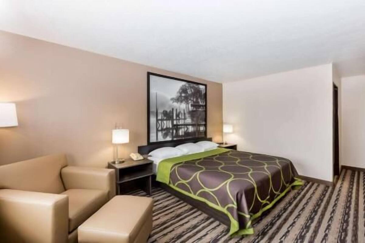 Premium bedding, individually decorated, individually furnished, desk