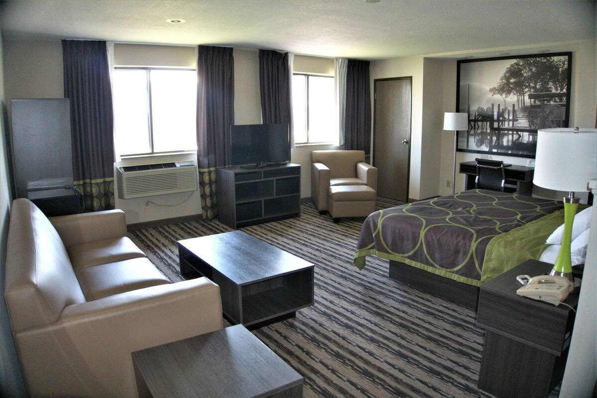 Premium bedding, individually decorated, individually furnished, desk