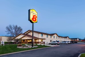 Exterior - Super 8 by Wyndham Spirit Lake/Okoboji (Spirit Lake)