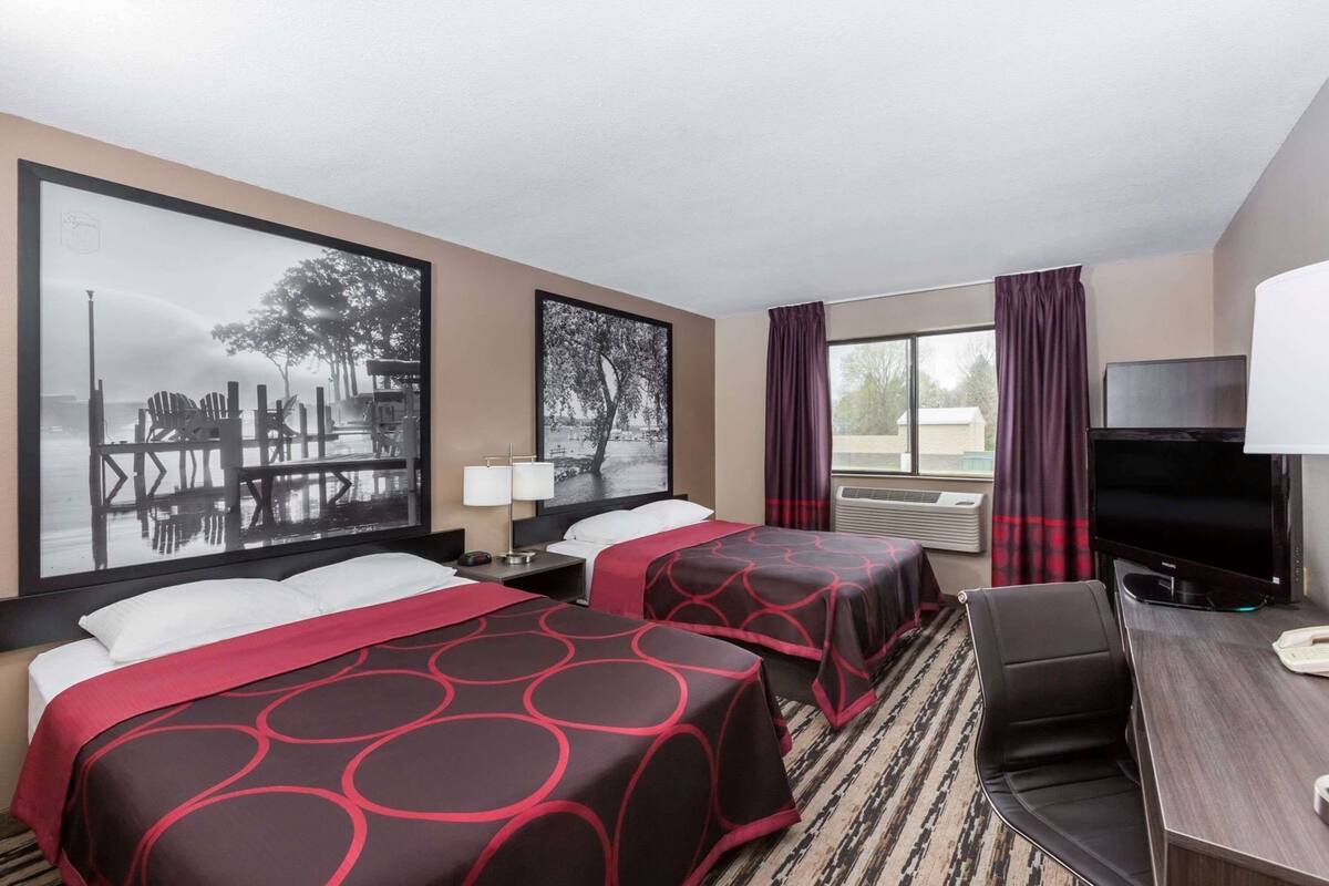 Premium bedding, individually decorated, individually furnished, desk