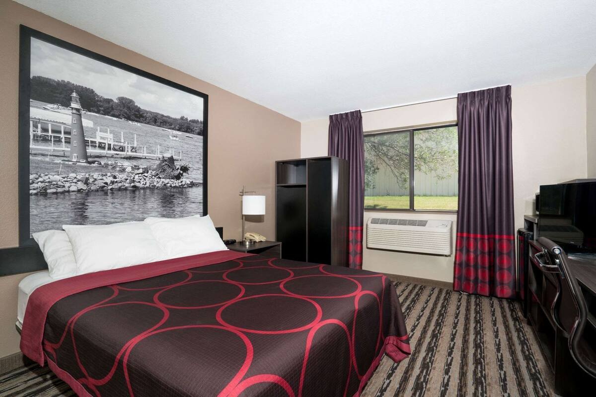 Premium bedding, individually decorated, individually furnished, desk