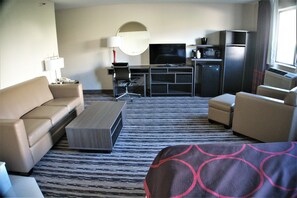 Suite, 1 cama de matrimonio grande, no fumadores, bañera de hidromasaje | Ropa de cama de alta calidad y decoración individual