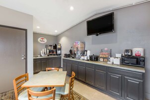 Free daily continental breakfast