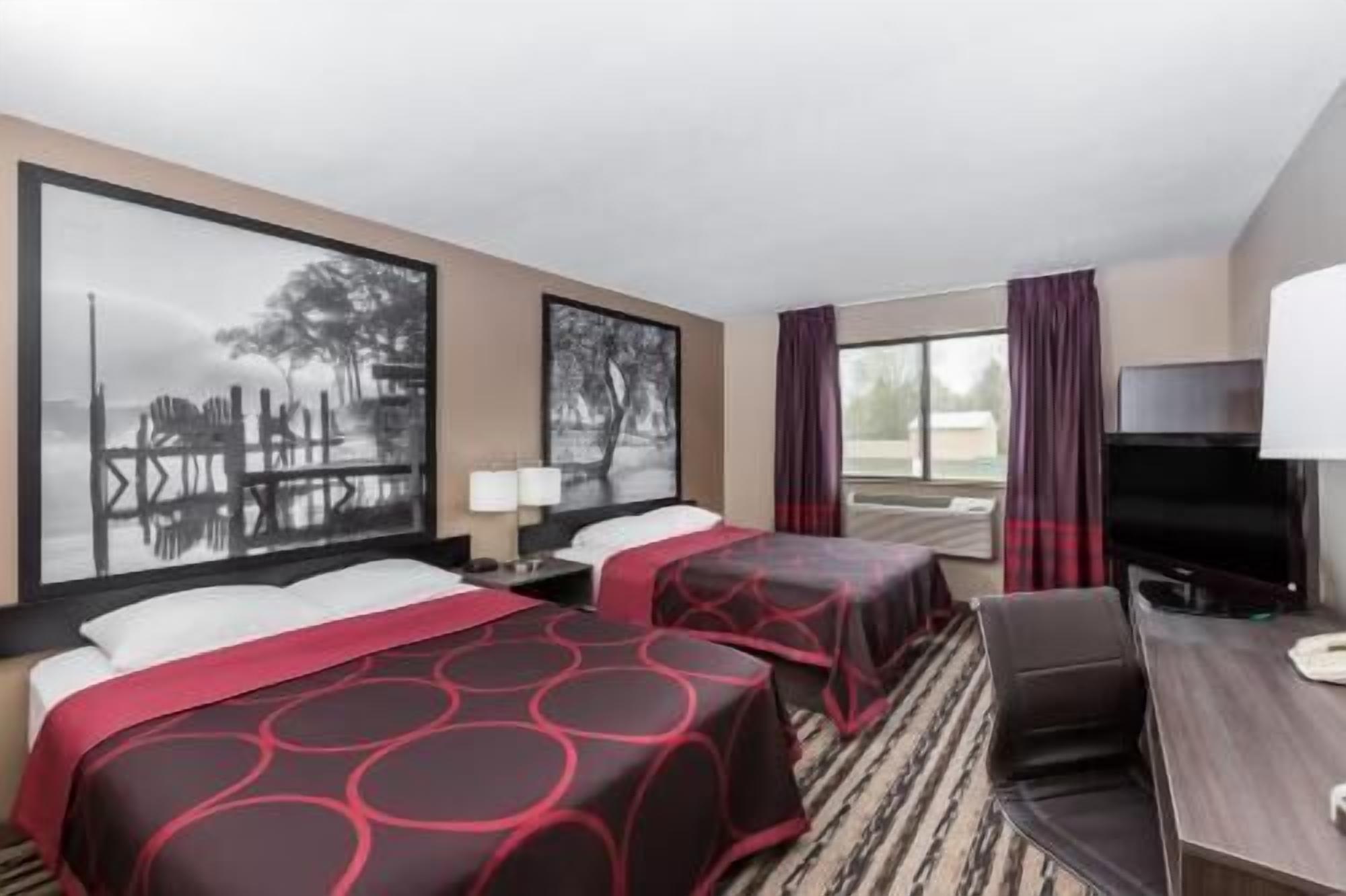 Premium bedding, individually decorated, individually furnished, desk