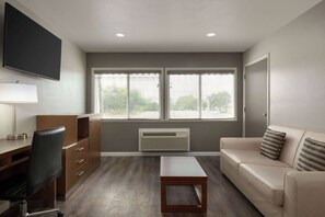 Suite, 2 Bedrooms, Non Smoking (2 Queen) | Living area | TV - Super 8 by Wyndham Eureka (Eureka)