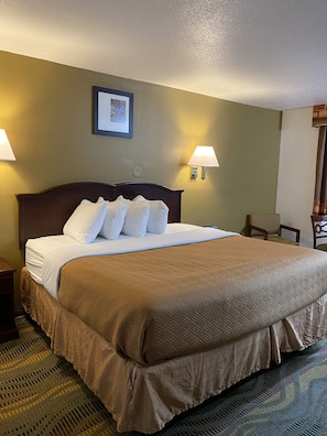 Room, 1 King Bed, Non Smoking | Desk, iron/ironing board, free WiFi, bed sheets - Travelodge by Wyndham La Porte/Michigan City Area (La Porte)