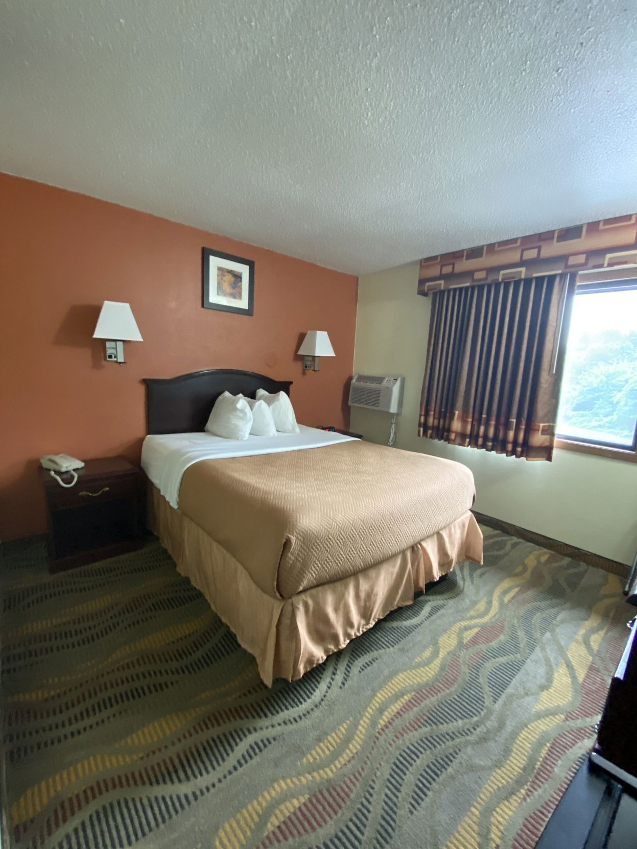 Desk, iron/ironing board, free WiFi, bed sheets