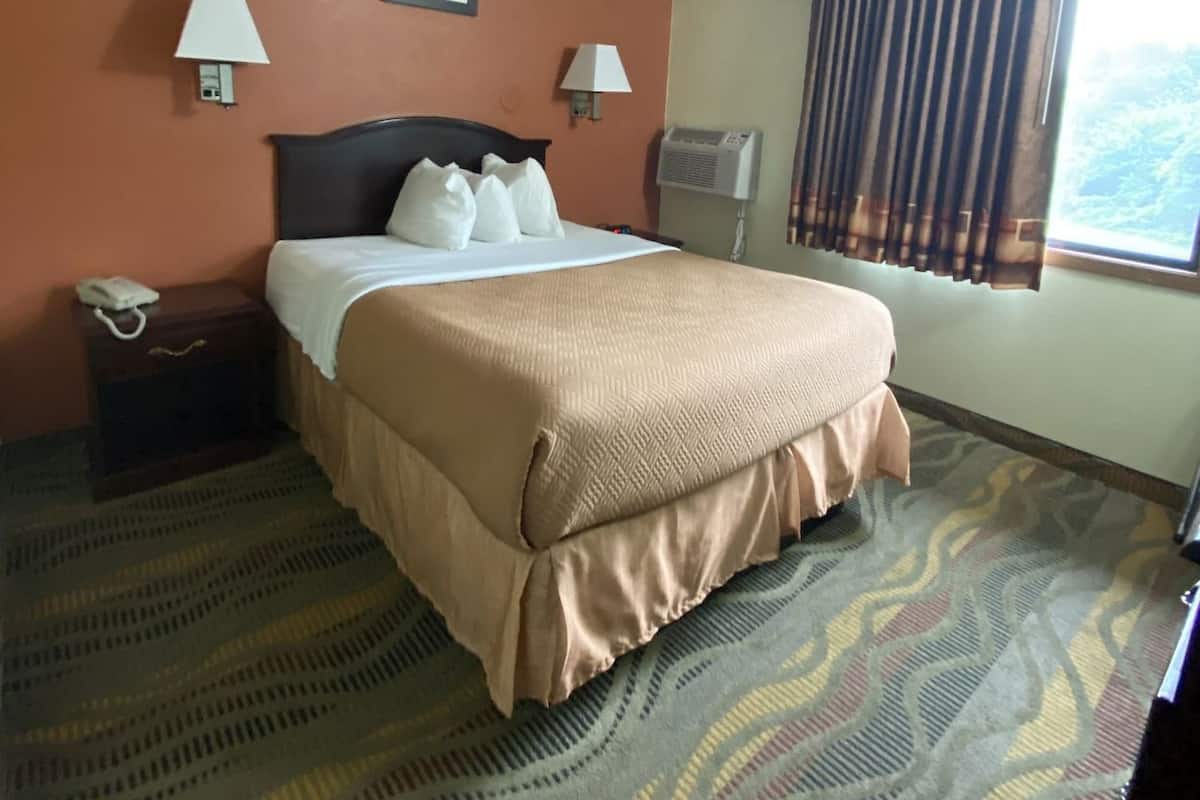 Desk, iron/ironing board, free WiFi, bed sheets