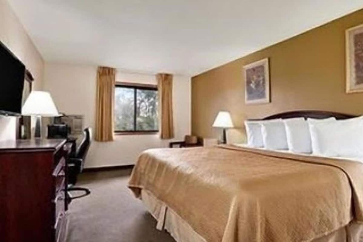 Desk, iron/ironing board, free WiFi, bed sheets