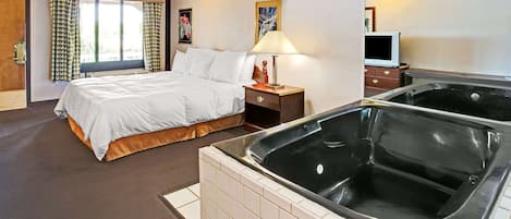 Classic Studio Suite, 1 King Bed, Hot Tub