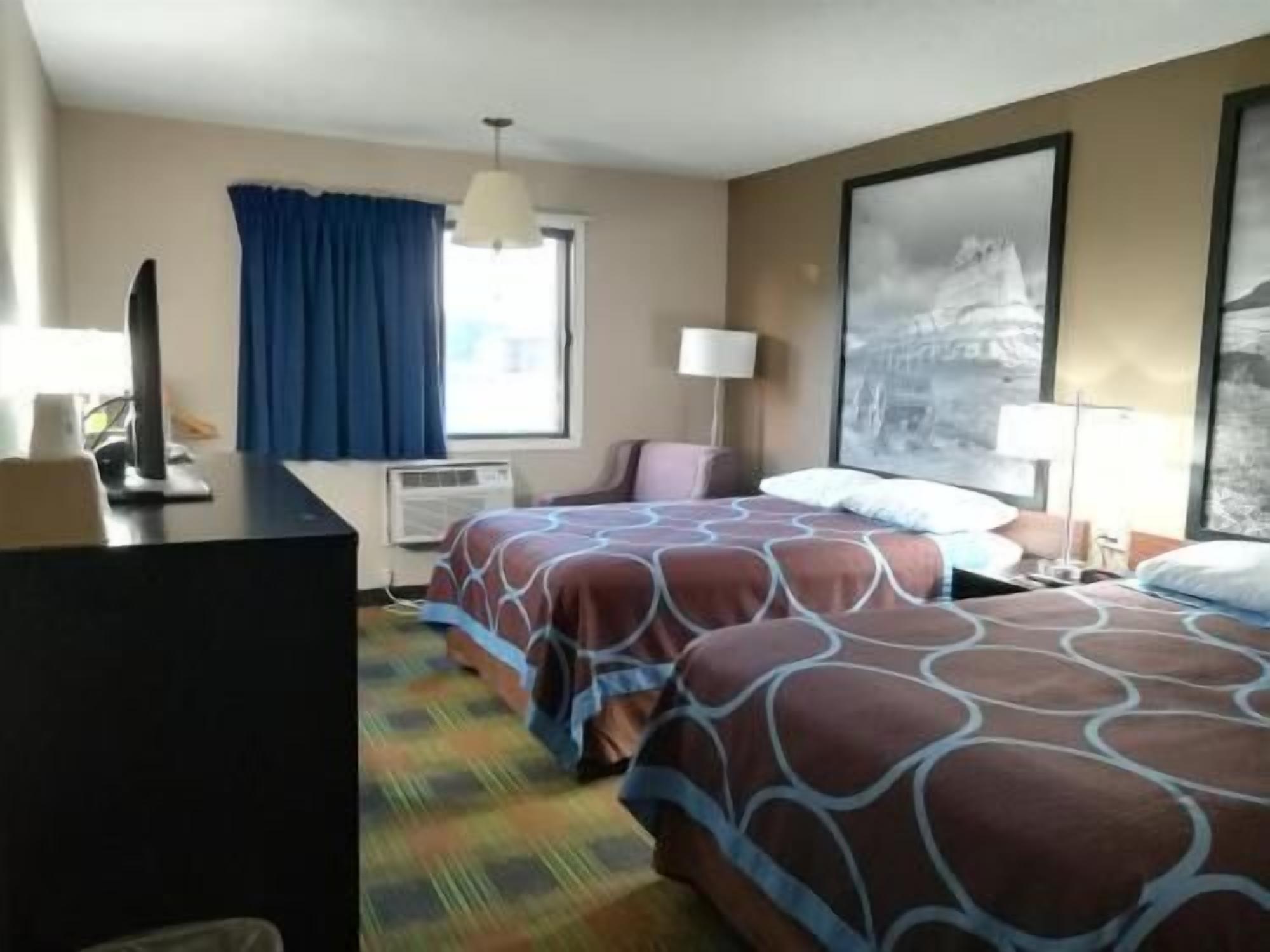 Zimmersafe, Schreibtisch, Verdunkelungsvorhänge, schallisolierte Zimmer