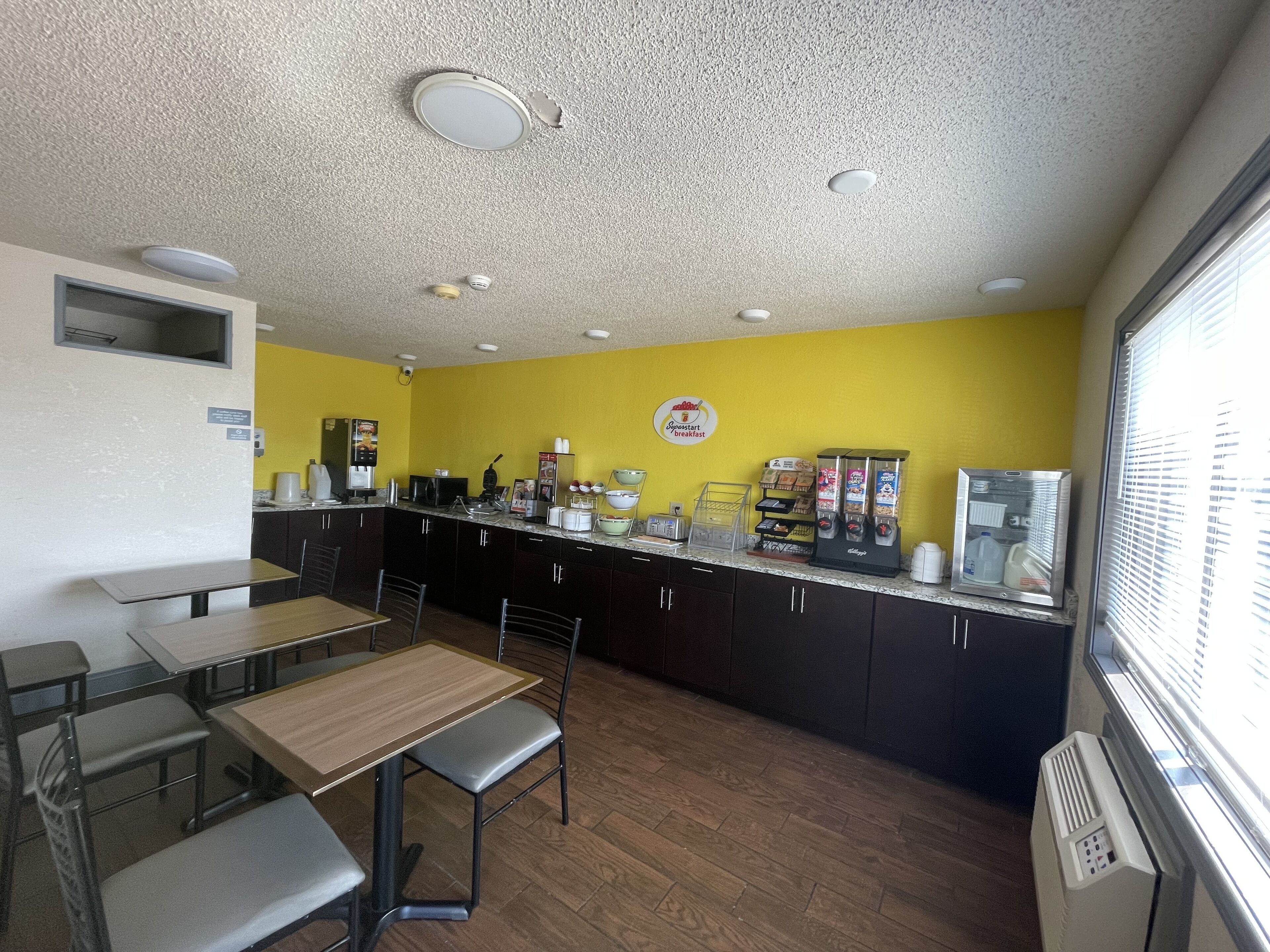 Free daily continental breakfast