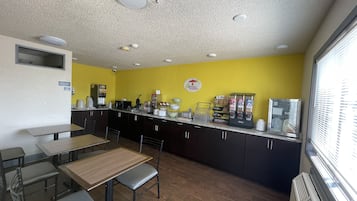 Free daily continental breakfast