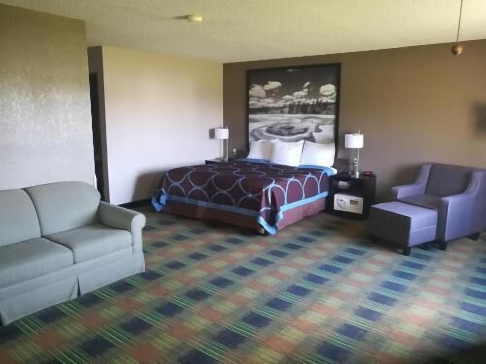 Zimmersafe, Schreibtisch, Verdunkelungsvorhänge, schallisolierte Zimmer