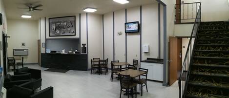 Lobby-lounge