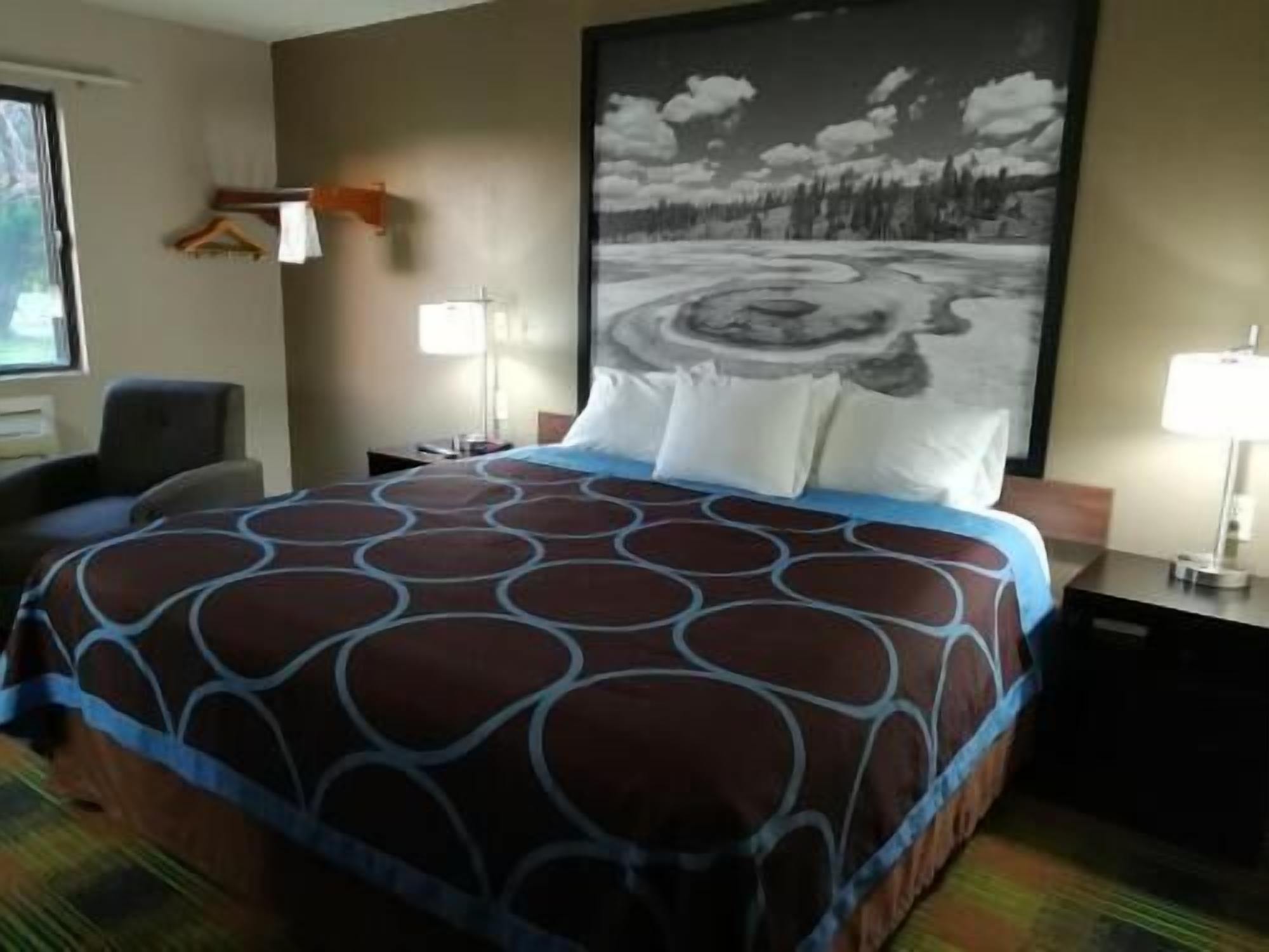 Zimmersafe, Schreibtisch, Verdunkelungsvorhänge, schallisolierte Zimmer