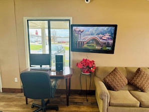 Trung tâm hành chính, văn phòng