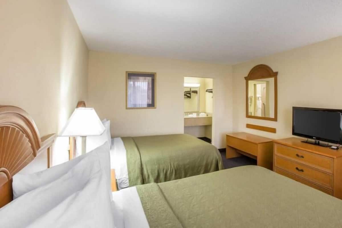 Desk, iron/ironing board, free WiFi, bed sheets