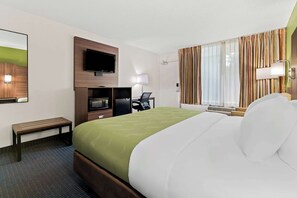 Desk, iron/ironing board, free WiFi, bed sheets - Quality Inn Americus (Americus)