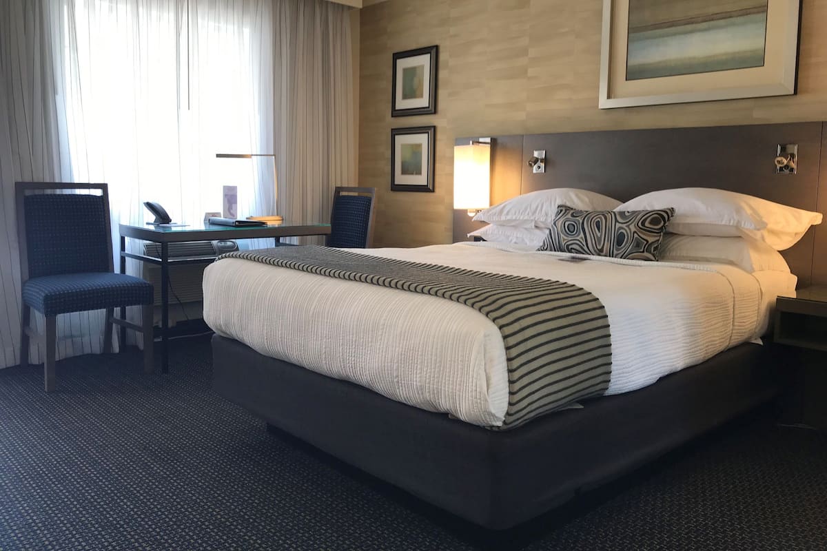 3 bedrooms, premium bedding, pillow-top beds, in-room safe