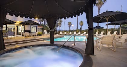 West Beach Inn, a Coast Hotel
