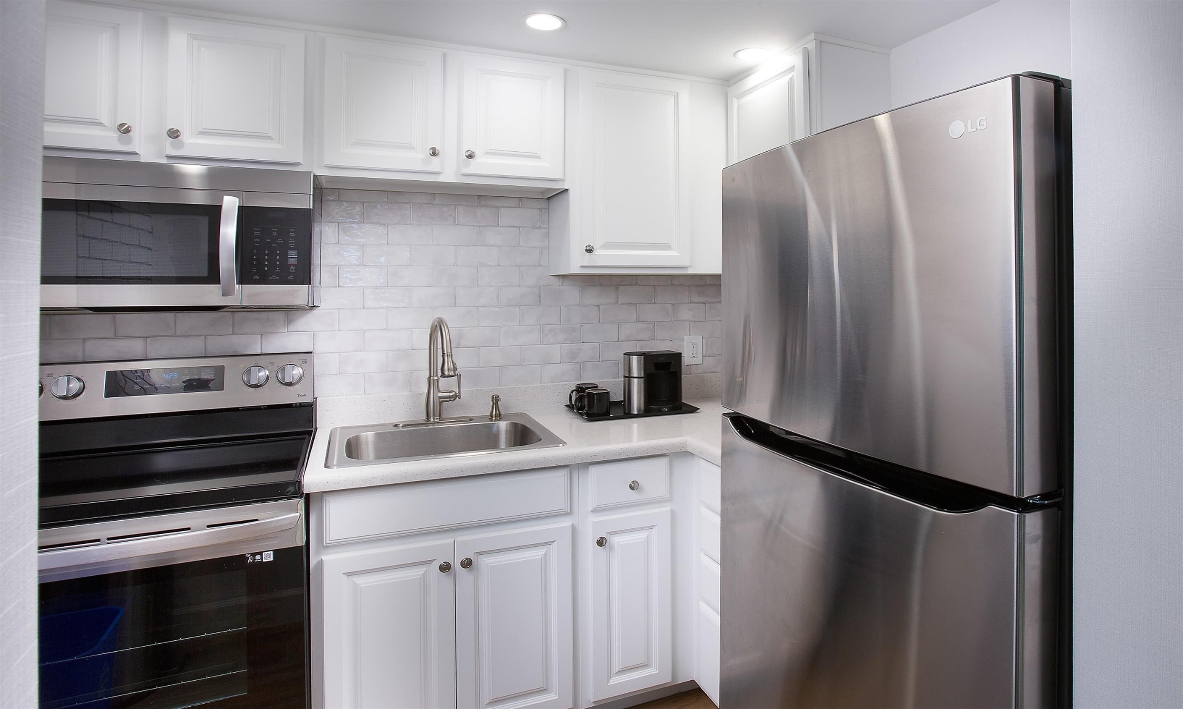 suite, 2 bedrooms | private kitchenette | coffee/tea maker