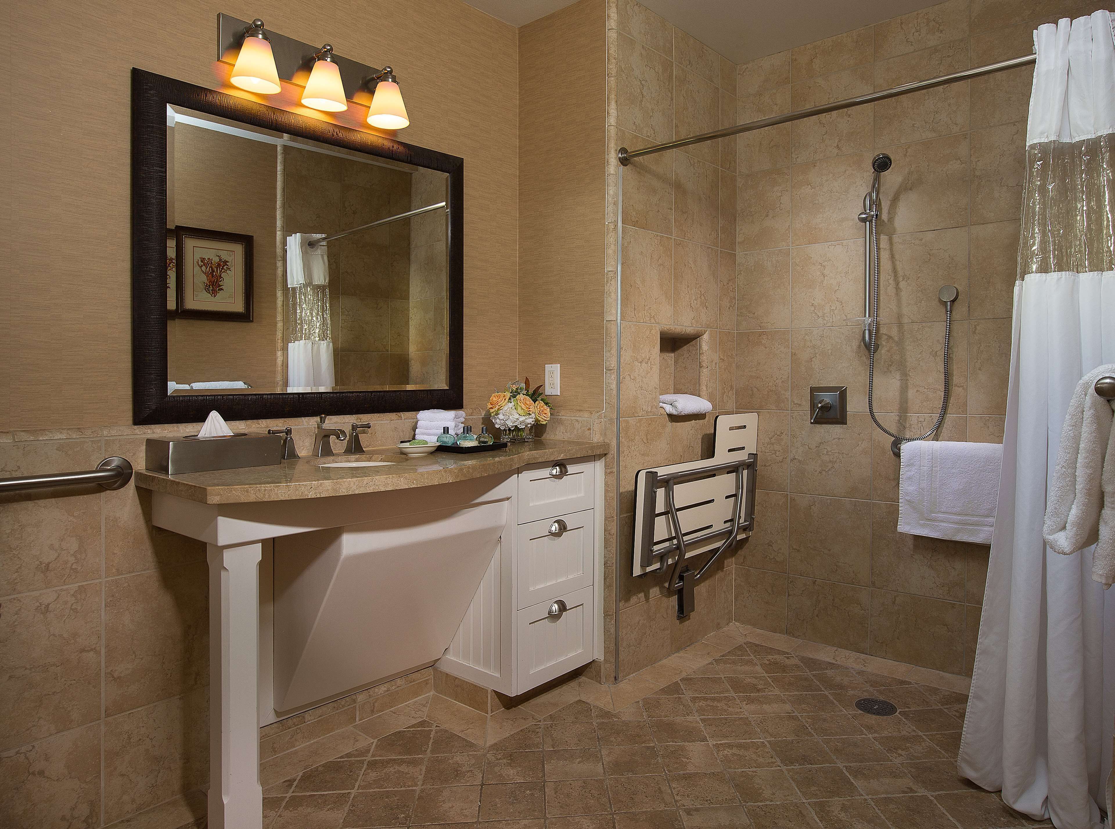 suite, ground floor | bathroom | free toiletries, hair dryer, bathrobes, towels