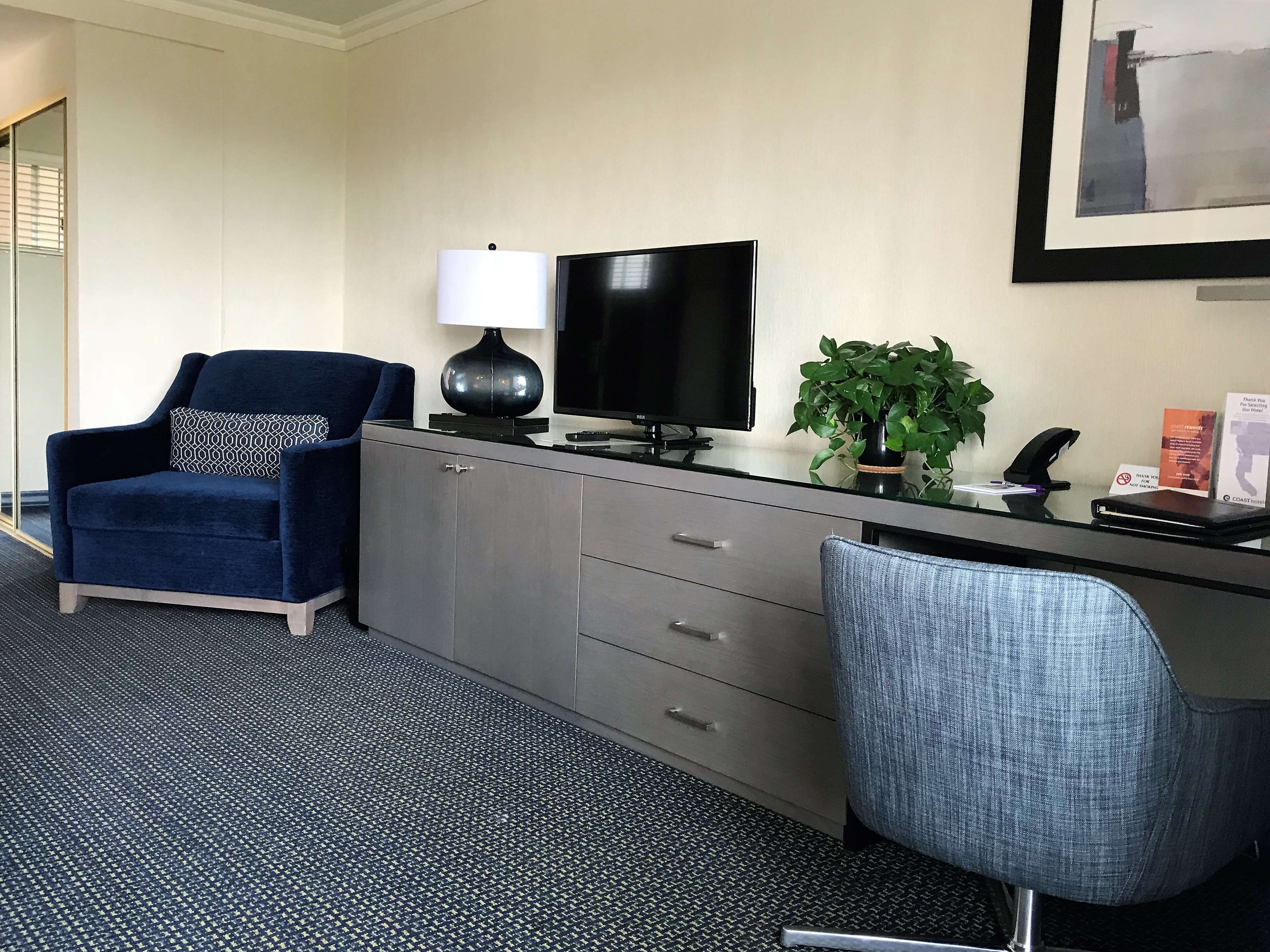 3 bedrooms, premium bedding, pillow-top beds, in-room safe