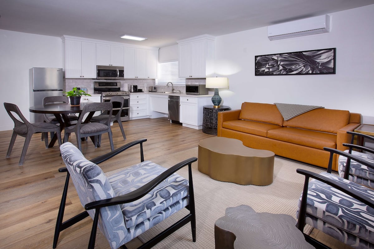 3 bedrooms, premium bedding, pillow-top beds, in-room safe