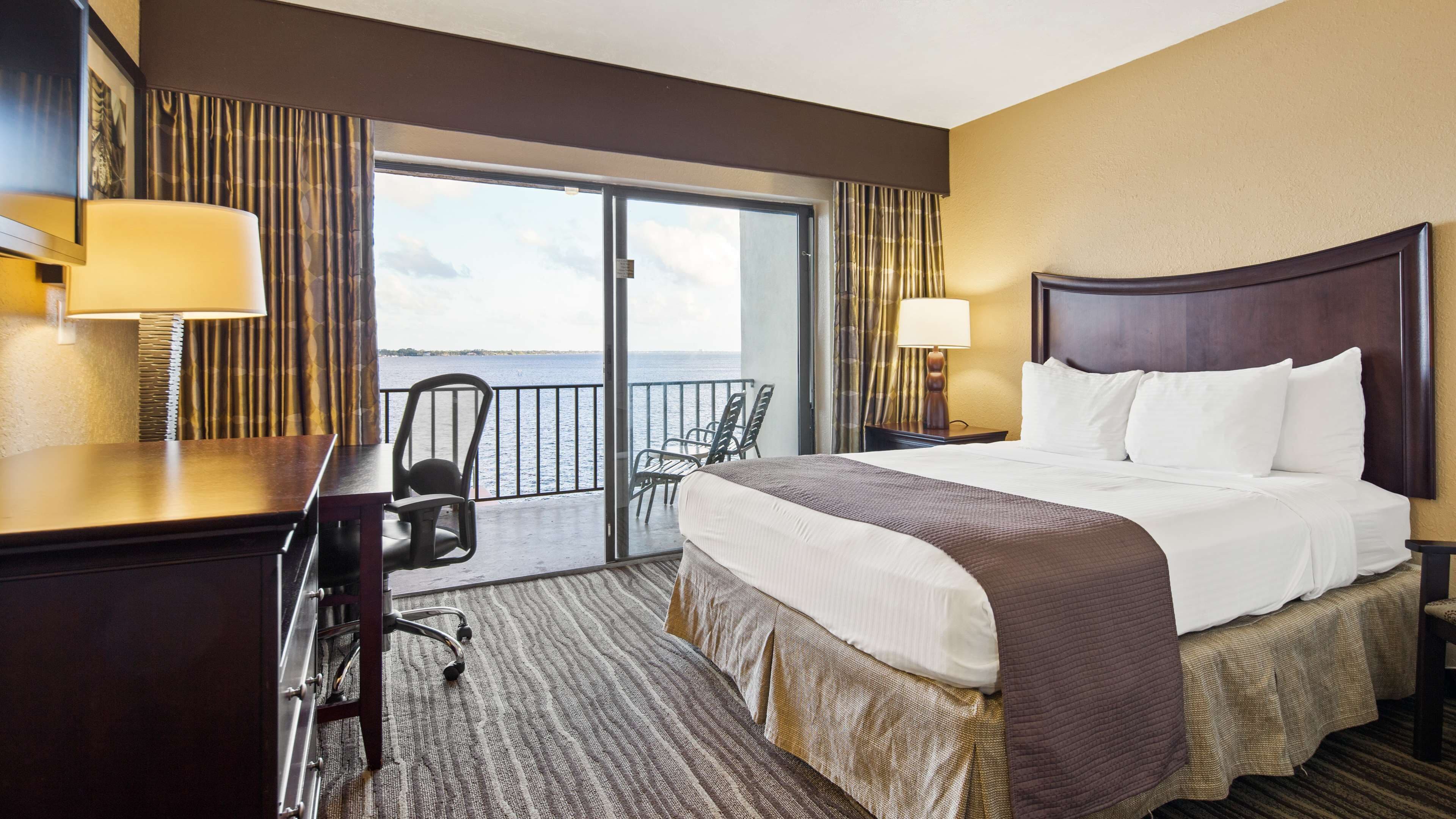 办公桌、熨斗/熨衣板、免费 WiFi、床单