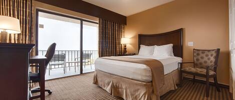 Escritorio, tabla de planchar con plancha, wifi gratis y ropa de cama