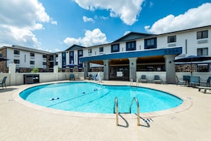 Outdoor pool, open 9:00 AM to 9:00 PM, sun loungers