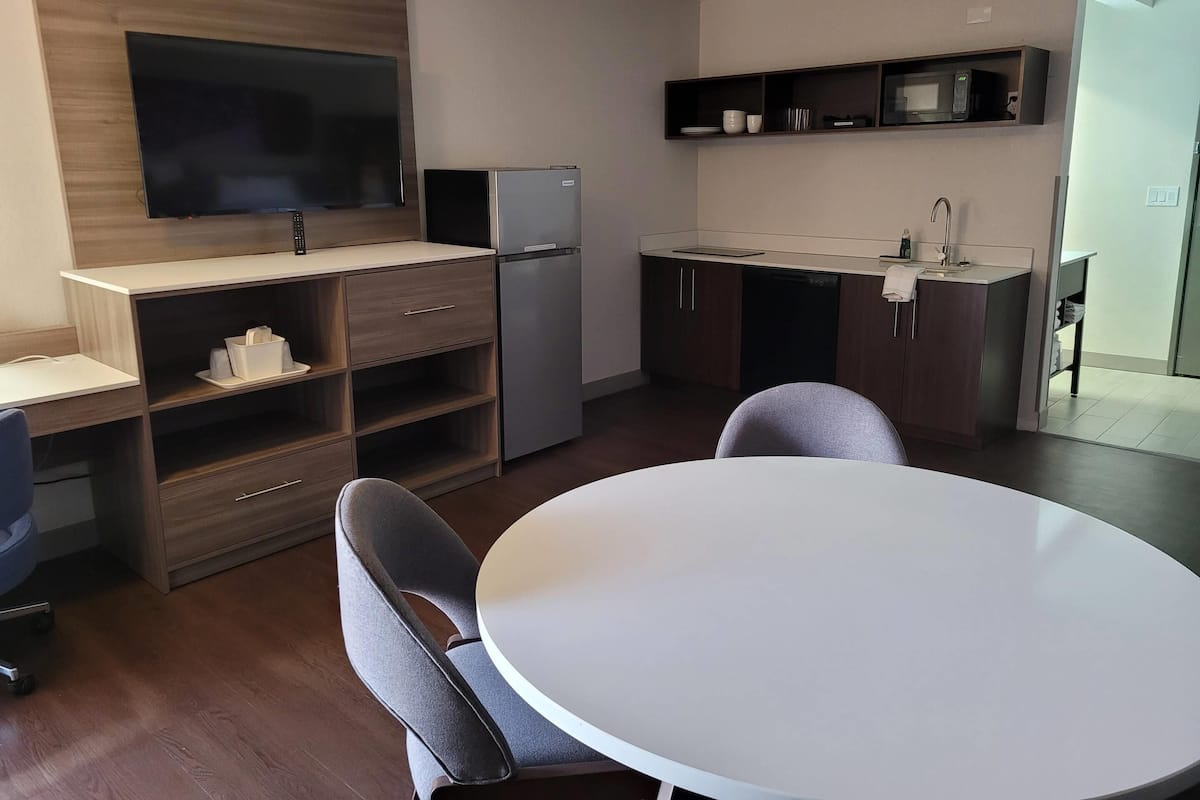 Desk, free WiFi, bed sheets