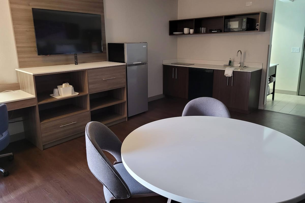Desk, free WiFi, bed sheets