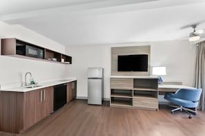 Desk, free WiFi, bed sheets