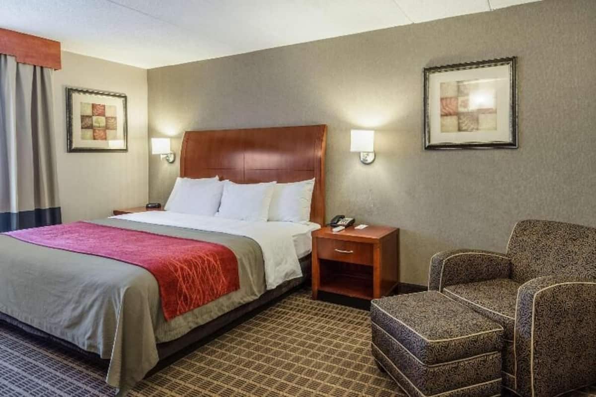 Pillowtop beds, blackout drapes, iron/ironing board, WiFi (free)