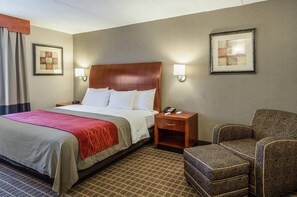 Pillowtop beds, blackout drapes, iron/ironing board, free WiFi - Comfort Inn & Suites West Springfield (West Springfield)