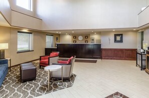 Lobby - Comfort Inn & Suites West Springfield (West Springfield)